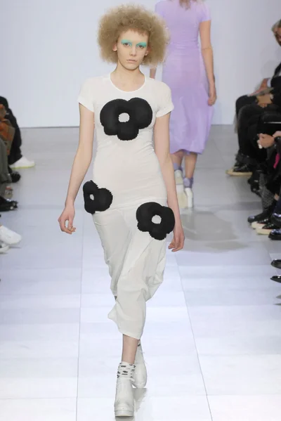 Look 10